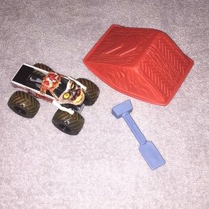 Zombie Monster Truck w/ Kinetic Sand Ramp